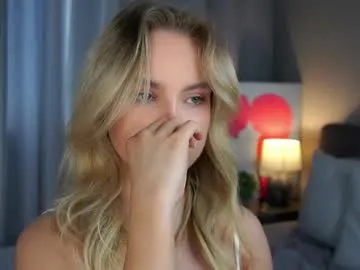 lipswithsmileonthem Image 3