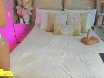 Carine – webcam model profile photo Image 7