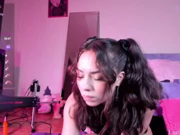 BellaJade – webcam model profile photo Image 2