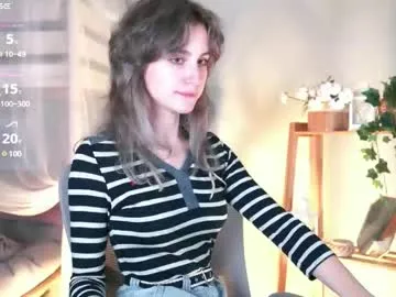 AdelinaLuuna – webcam model profile photo Image 15