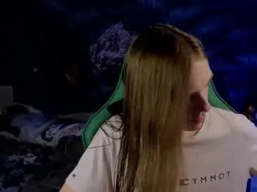 kriscrinkle – webcam model profile photo Image 8