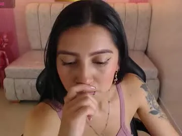 HazelLynn – webcam model profile photo Image 4