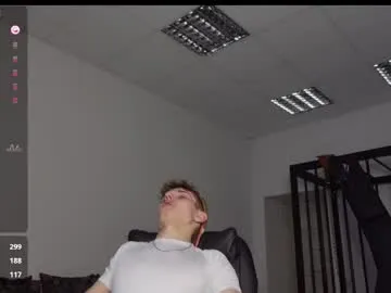 AdelinaLuuna – webcam model profile photo Image 3