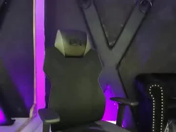 LillySaen – webcam model profile photo Image 9