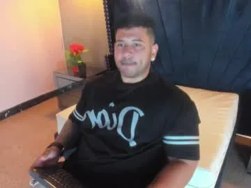 naisharousell – webcam model profile photo Image 3