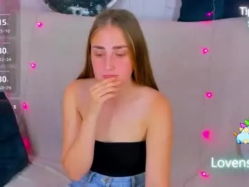 Liv – webcam model profile photo Image 5