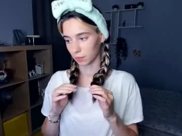 mae_nathan – webcam model profile photo Image 3