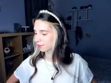 mae_nathan – webcam model profile photo Image 5