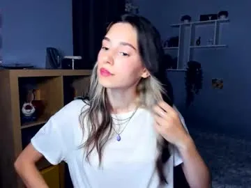 mae_nathan – webcam model profile photo Image 6