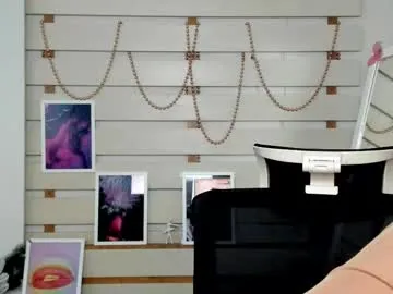 monika_youu Image 3