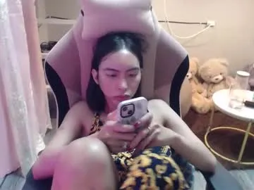 Adeline – webcam model profile photo Image 10