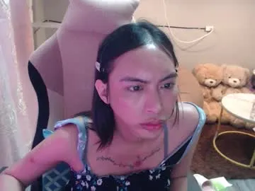 Adeline – webcam model profile photo Image 11