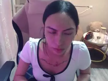 Adeline – webcam model profile photo Image 17