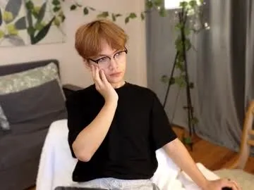 Gia – webcam model profile photo Image 3