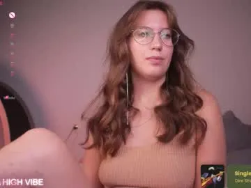 dovia – webcam model profile photo Image 16