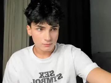 brownboy6999 – webcam model profile photo Image 3