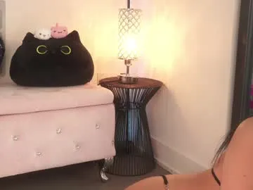 AishaHale – webcam model profile photo Image 18