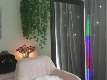 AishaHale – webcam model profile photo Image 6