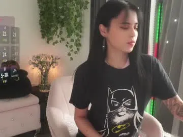 AishaHale – webcam model profile photo Image 8