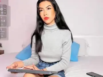 nany_model25 Image 3