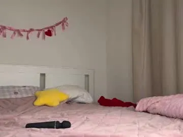 NinnaWood – webcam model profile photo Image 6