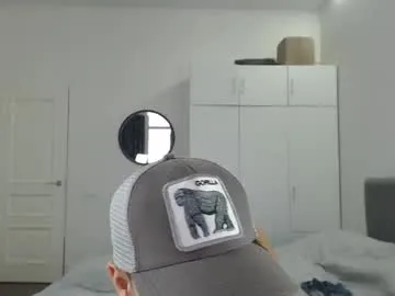 MayaHiper – webcam model profile photo Image 3