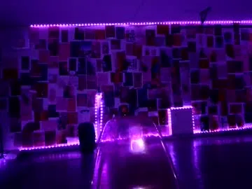 MiaKorz – webcam model profile photo Image 16