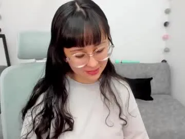 emilywarren296 – webcam model profile photo Image 5