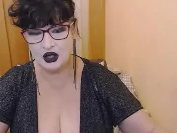 IsaBlair – webcam model profile photo Image 14