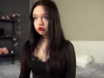 mae_nathan – webcam model profile photo Image 3