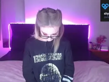 KittyDivinita – webcam model profile photo Image 9