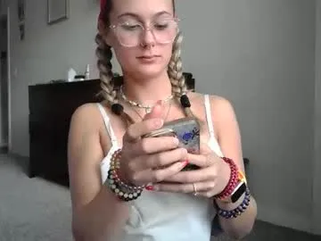 mae_nathan – webcam model profile photo Image 10