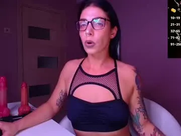 HellenSuric – webcam model profile photo Image 2