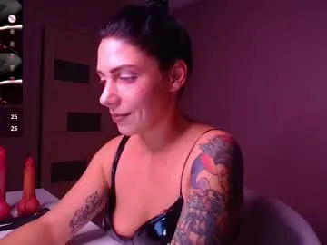 HellenSuric – webcam model profile photo Image 5