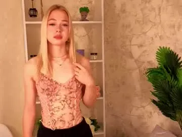 ChloeNova – webcam model profile photo Image 17