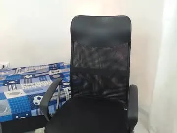 iamsomeone1234 – webcam model profile photo Image 11