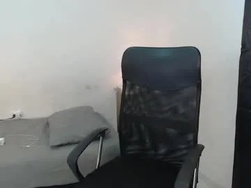 iamsomeone1234 – webcam model profile photo Image 15