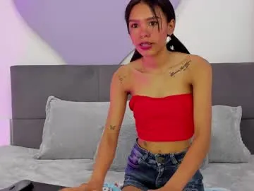 NinnaWood – webcam model profile photo Image 2