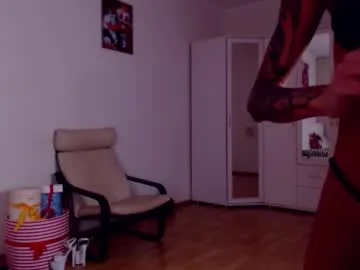 Nicole – webcam model profile photo Image 10