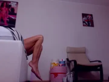 Nicole – webcam model profile photo Image 18