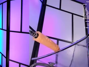 Nicole – webcam model profile photo Image 10