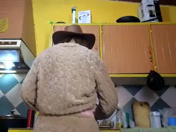 emilywarren296 – webcam model profile photo Image 4