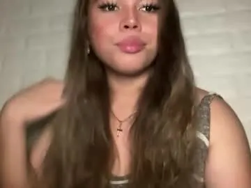 IsaBebe – webcam model profile photo Image 15