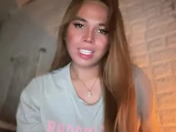 IsaBebe – webcam model profile photo Image 2