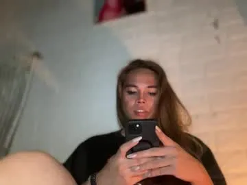 IsaBebe – webcam model profile photo Image 3