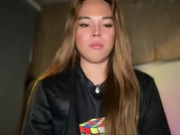 IsaBebe – webcam model profile photo Image 4