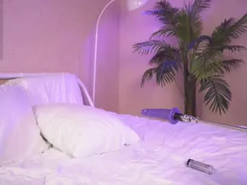 NolanMia – webcam model profile photo Image 2