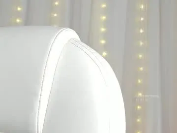 emilywarren296 – webcam model profile photo Image 9