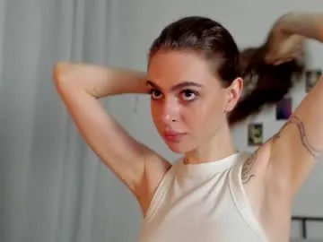 MilaDelays – webcam model profile photo Image 2