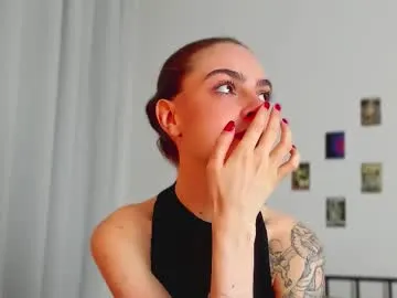 MilaDelays – webcam model profile photo Image 9